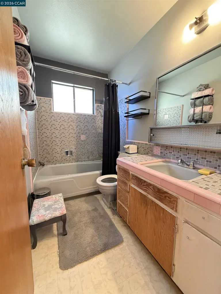 6635 Arlington Boulevard Richmond CA 94805
