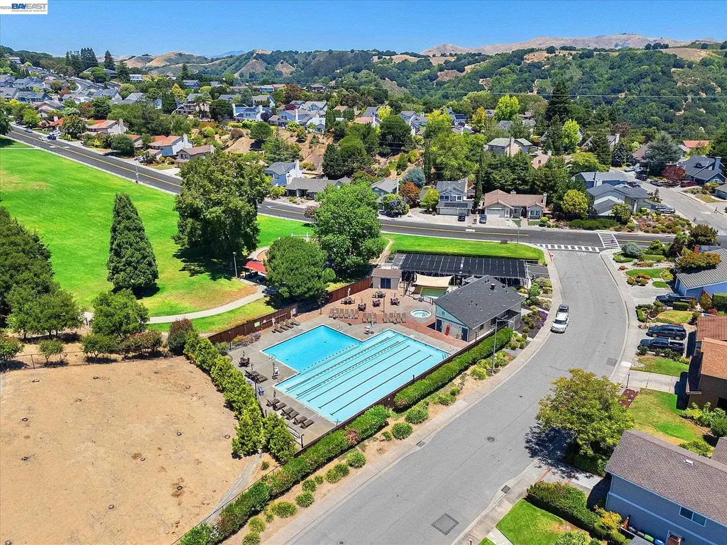 5736 Medallion Court Castro Valley CA 94552