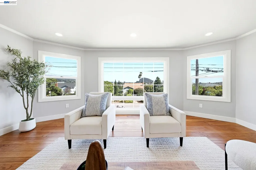 5901 Burlingame Avenue Richmond CA 94804