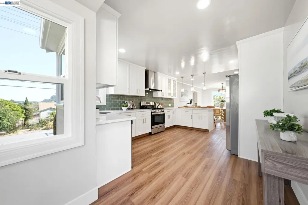 5901 Burlingame Avenue Richmond CA 94804