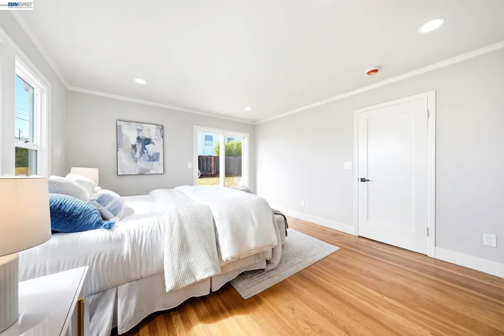 5901 Burlingame Avenue Richmond CA 94804