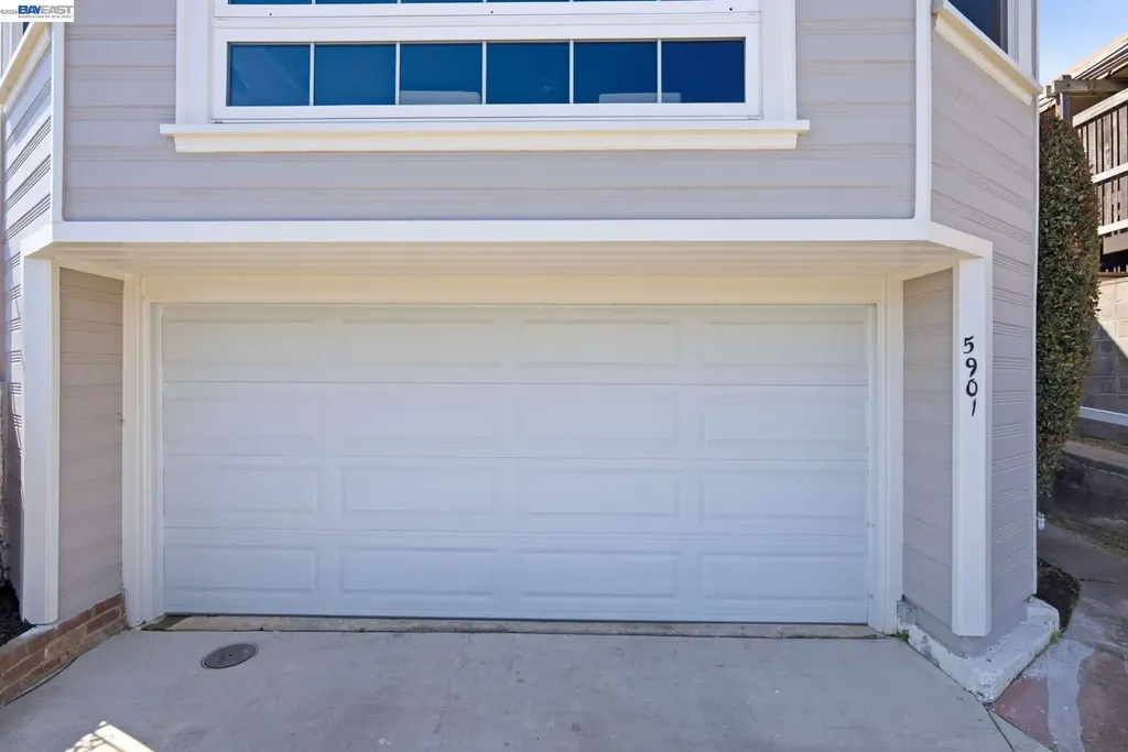 5901 Burlingame Avenue Richmond CA 94804