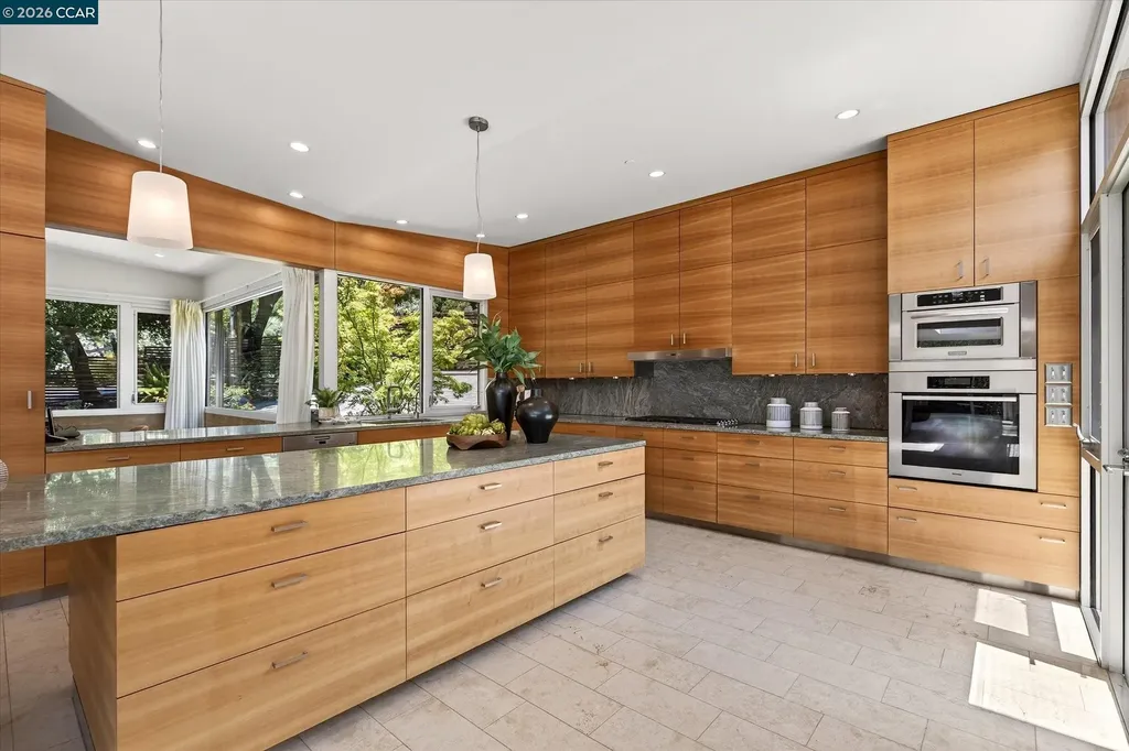 2 Crane Court Orinda CA 94563