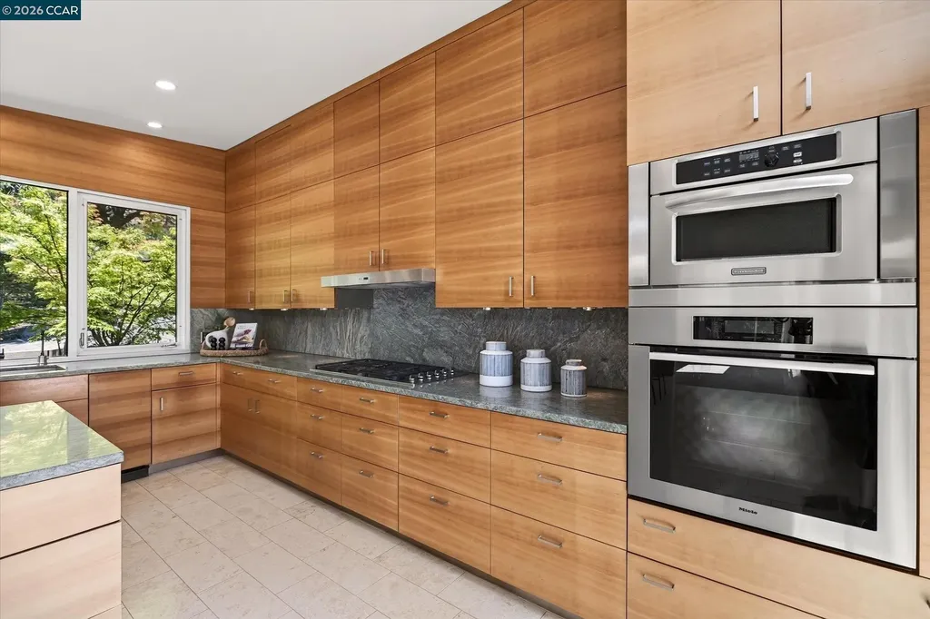 2 Crane Court Orinda CA 94563