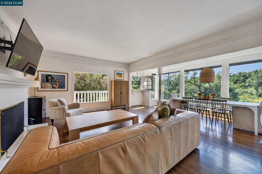 112 Camino Sobrante Orinda CA 94563