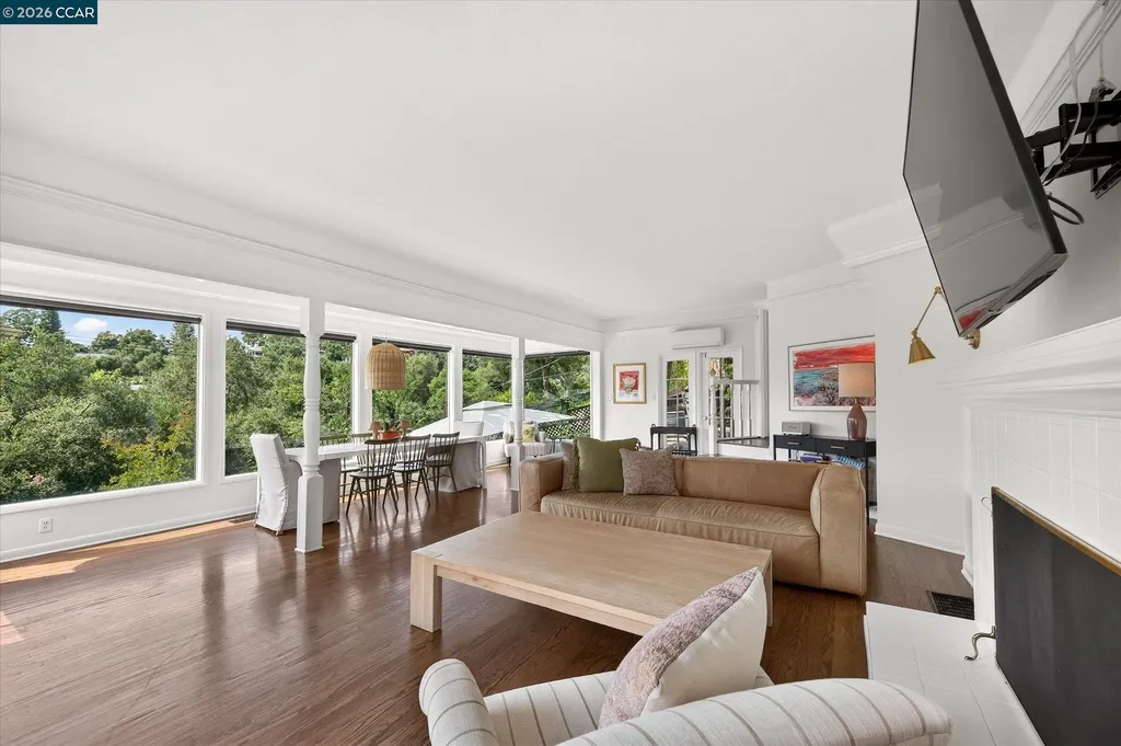 112 Camino Sobrante Orinda CA 94563