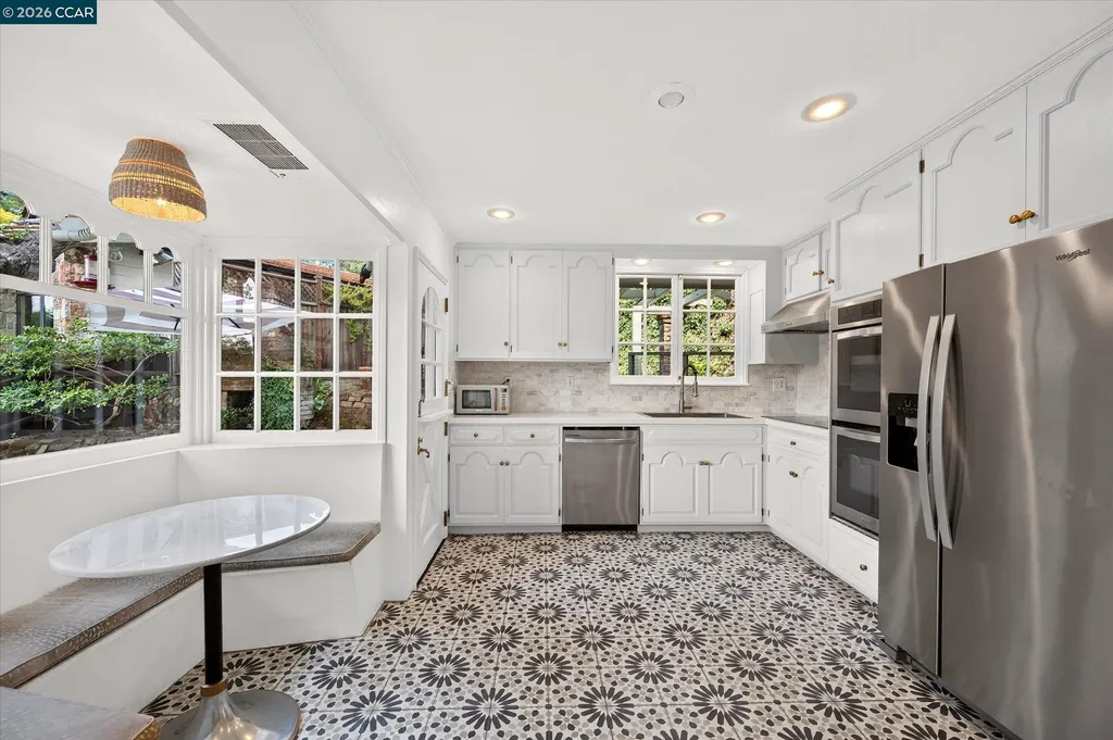 112 Camino Sobrante Orinda CA 94563