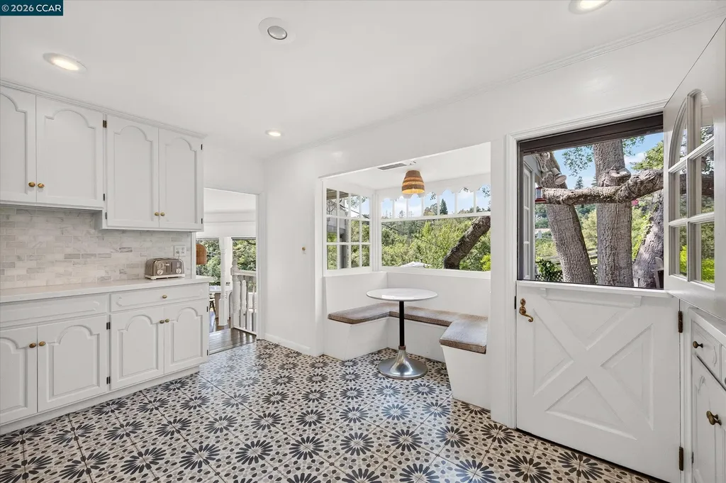 112 Camino Sobrante Orinda CA 94563
