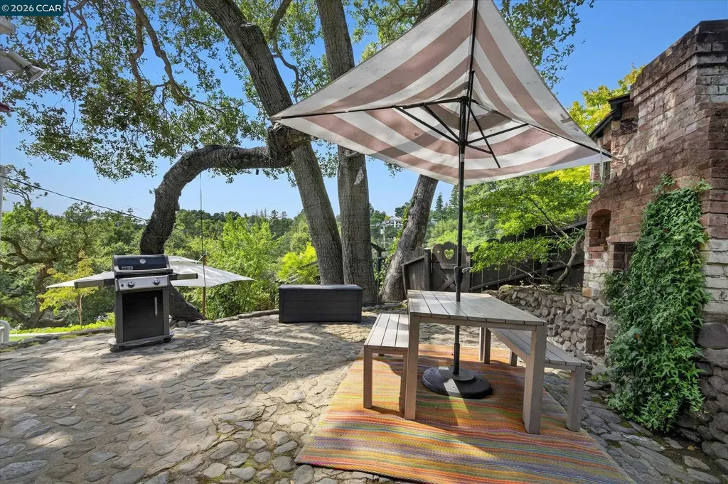 112 Camino Sobrante Orinda CA 94563