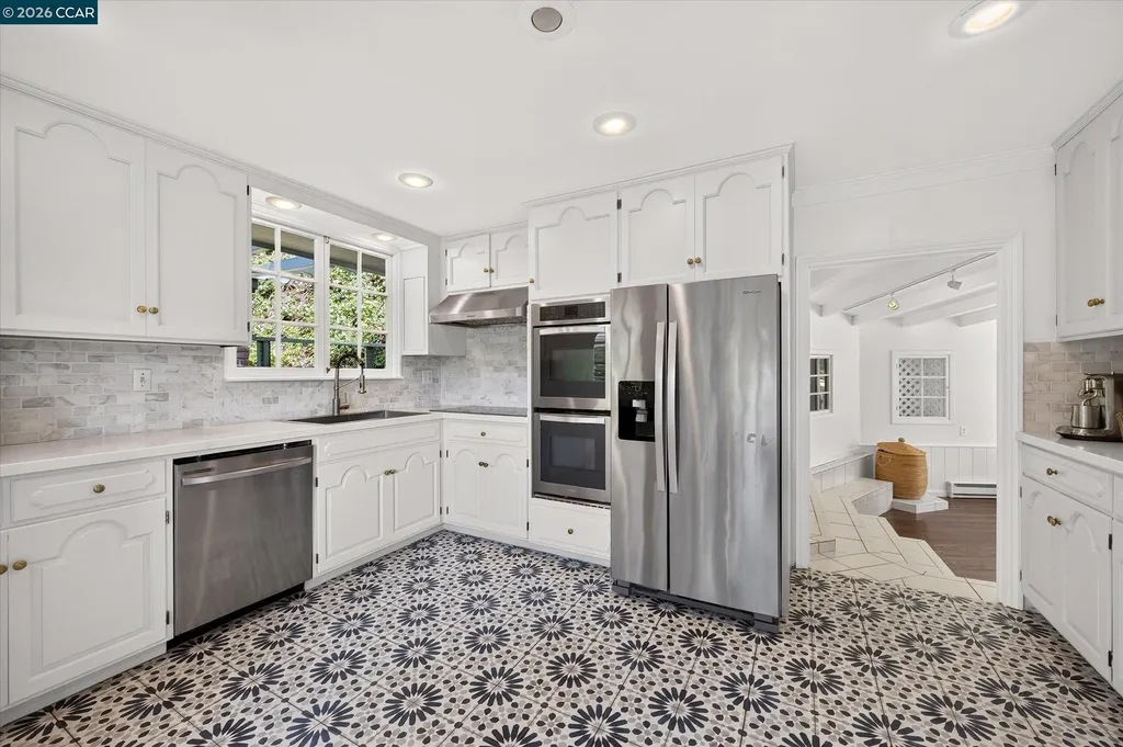 112 Camino Sobrante Orinda CA 94563