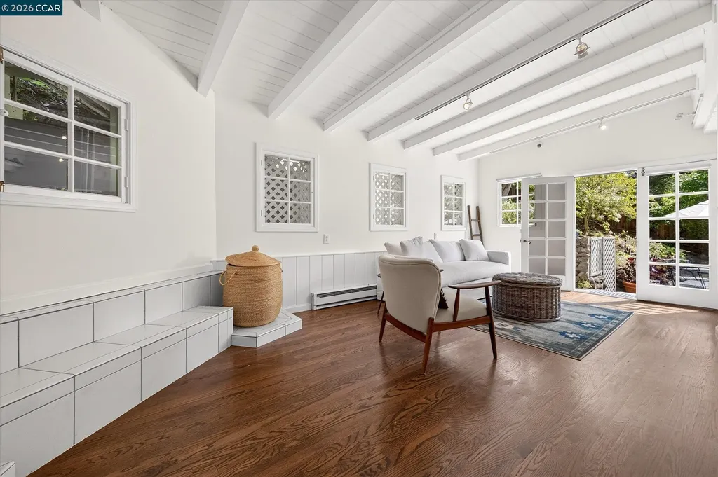 112 Camino Sobrante Orinda CA 94563