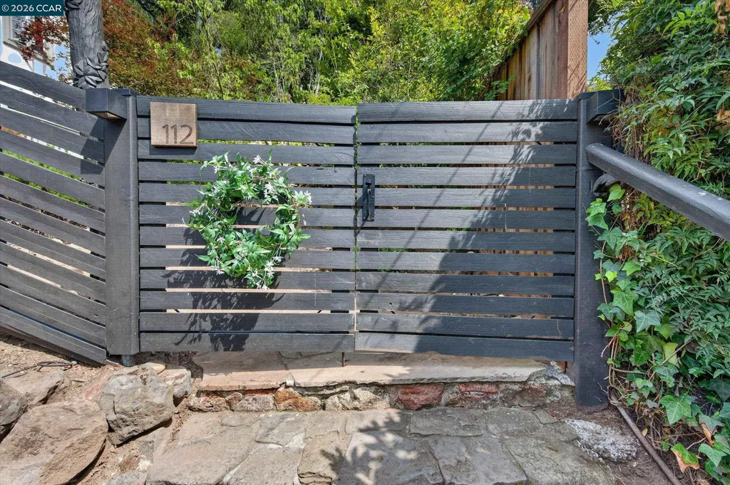 112 Camino Sobrante Orinda CA 94563
