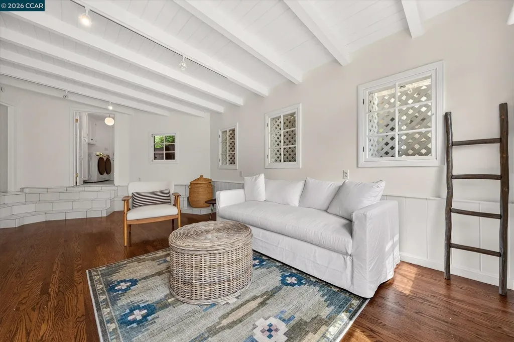 112 Camino Sobrante Orinda CA 94563