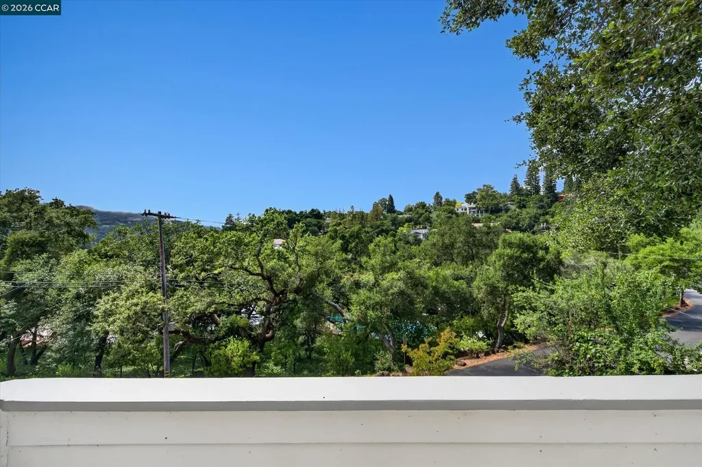 112 Camino Sobrante Orinda CA 94563