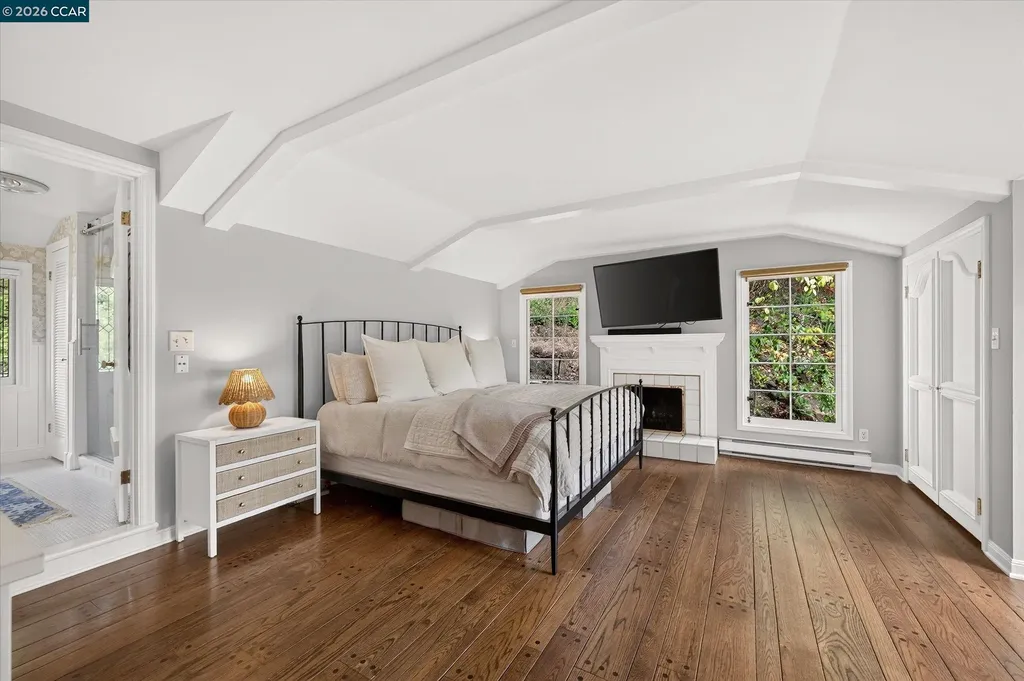 112 Camino Sobrante Orinda CA 94563