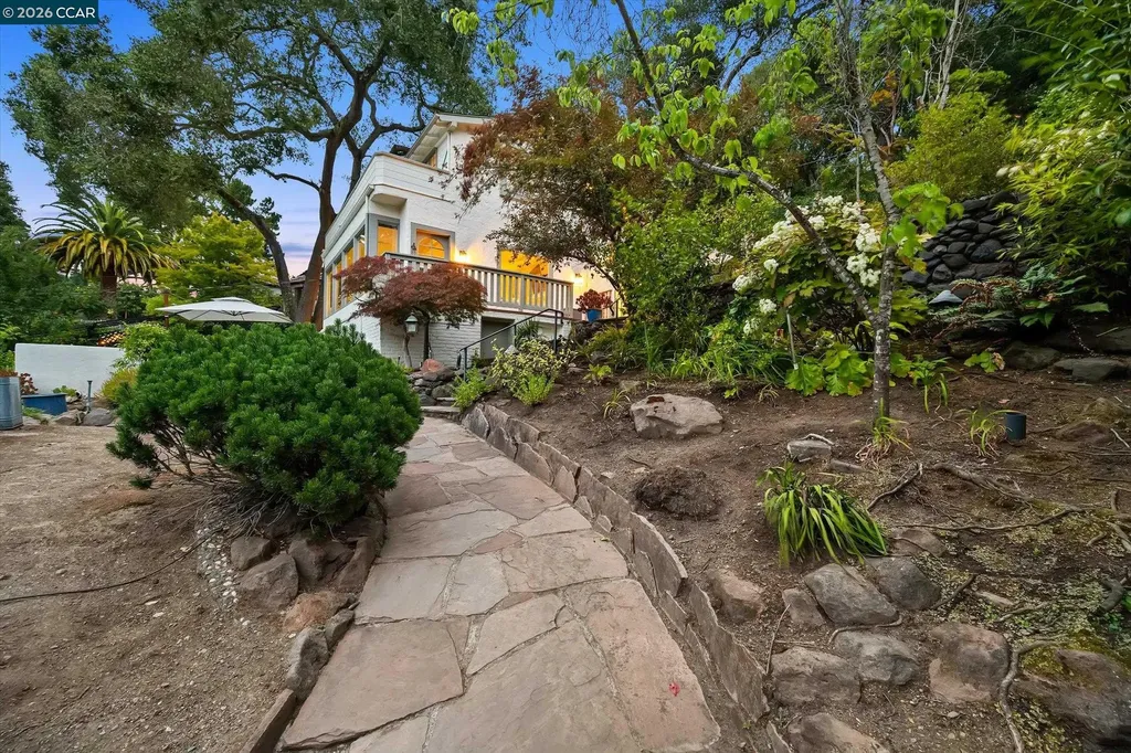 112 Camino Sobrante Orinda CA 94563