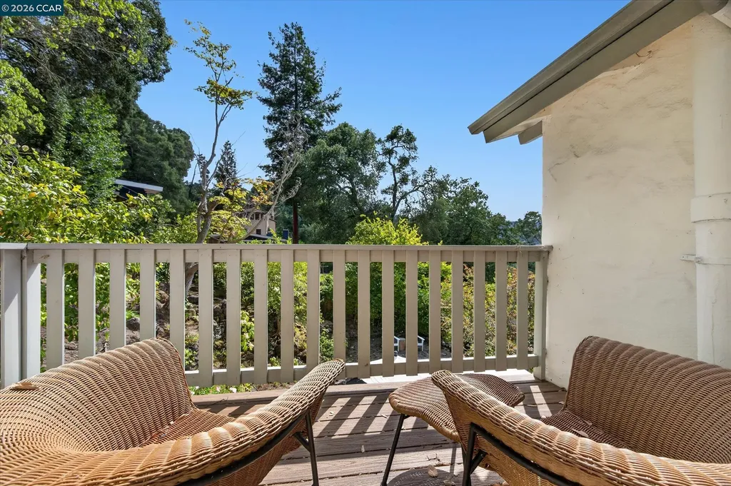 112 Camino Sobrante Orinda CA 94563