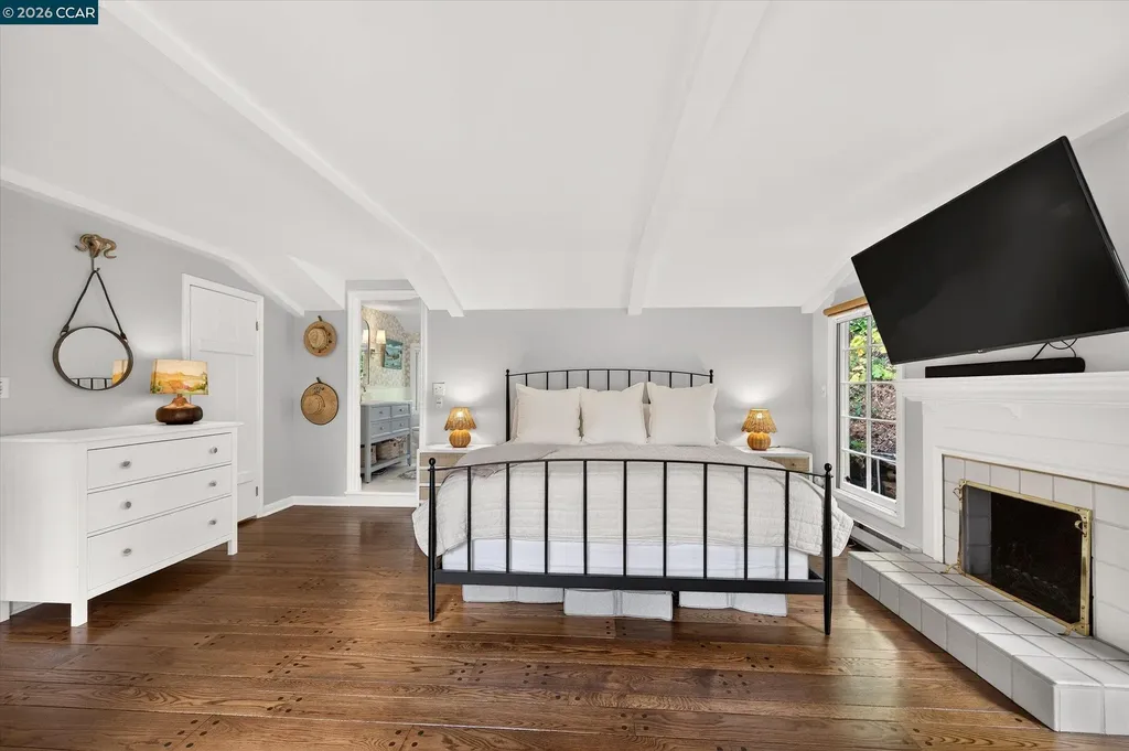 112 Camino Sobrante Orinda CA 94563
