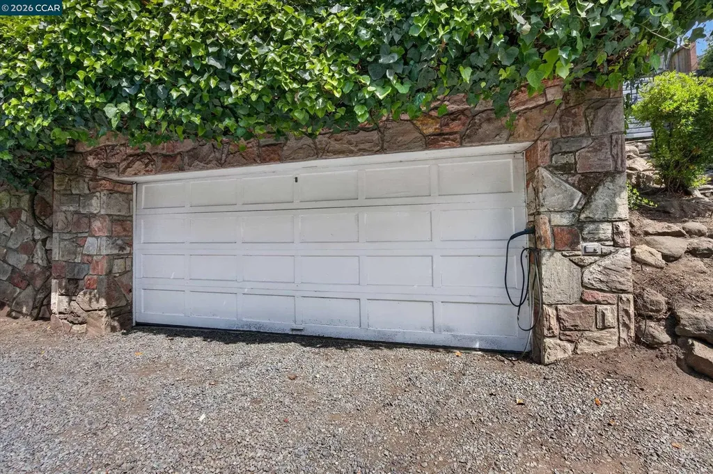 112 Camino Sobrante Orinda CA 94563