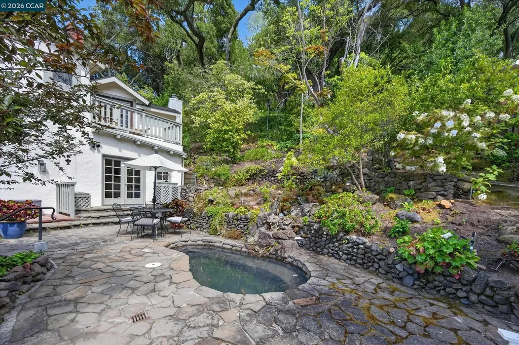 112 Camino Sobrante Orinda CA 94563