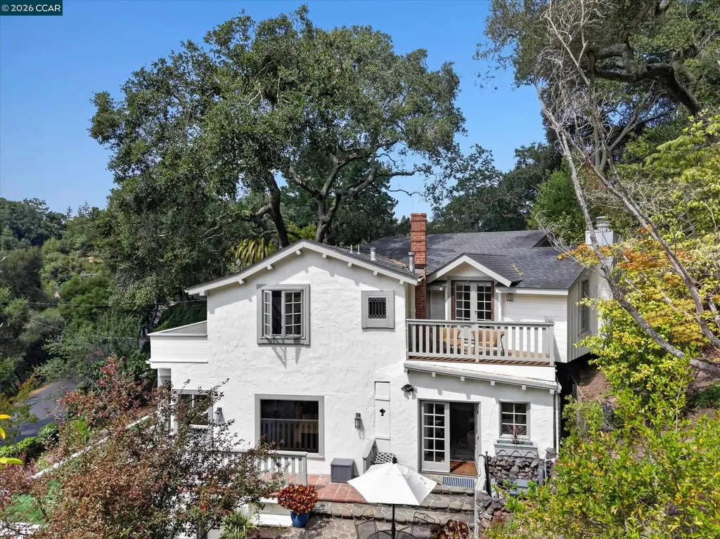 112 Camino Sobrante Orinda CA 94563