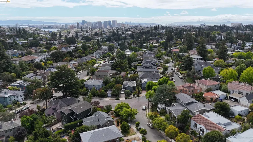195 Oak Road Piedmont CA 94610