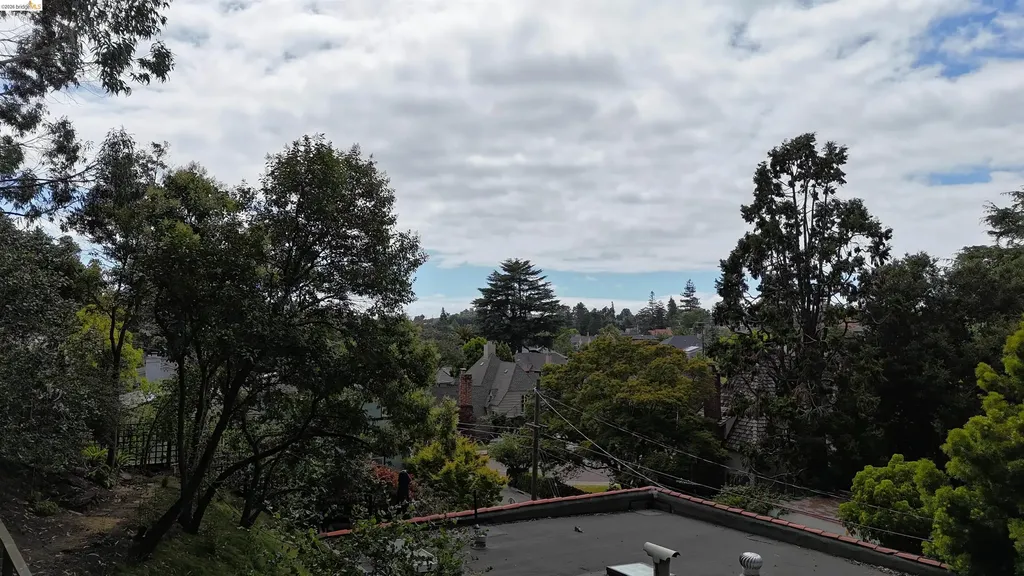 195 Oak Road Piedmont CA 94610