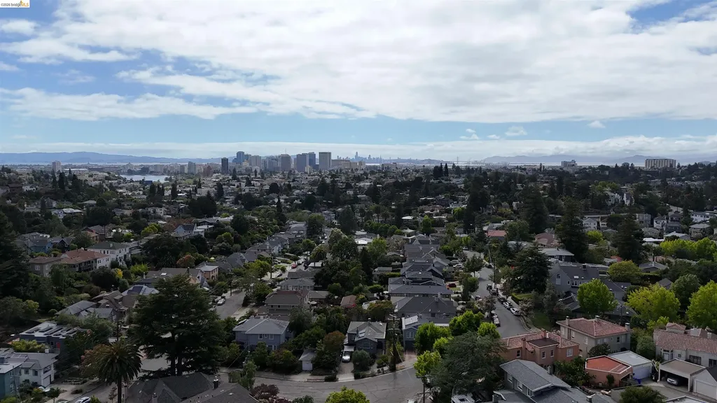 195 Oak Road Piedmont CA 94610