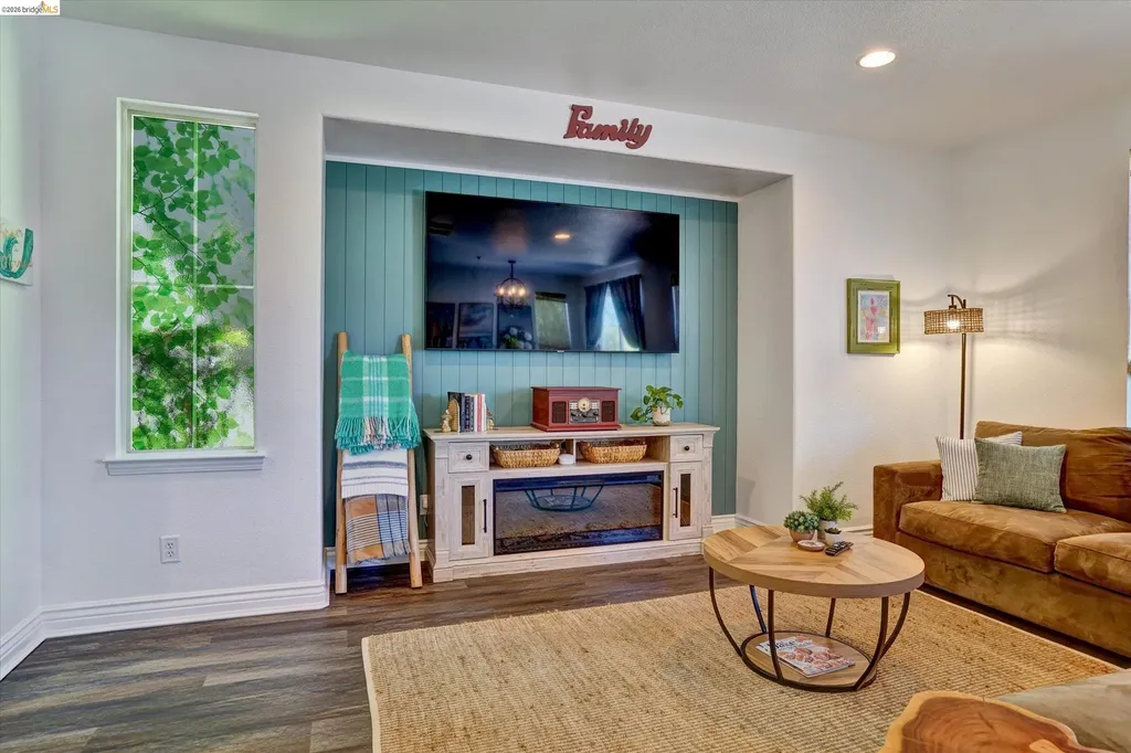 619 Falling Star Drive Martinez CA 94553