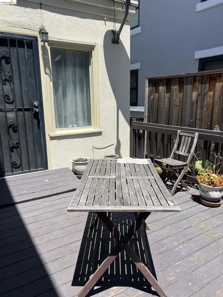 3788 Lakeshore Oakland CA 94610