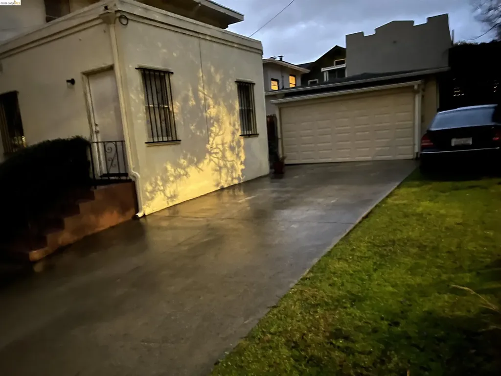 3788 Lakeshore Oakland CA 94610