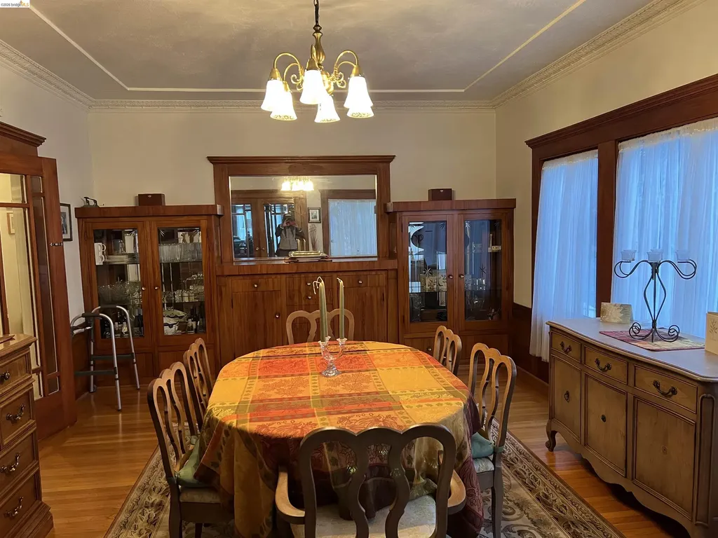 3788 Lakeshore Oakland CA 94610