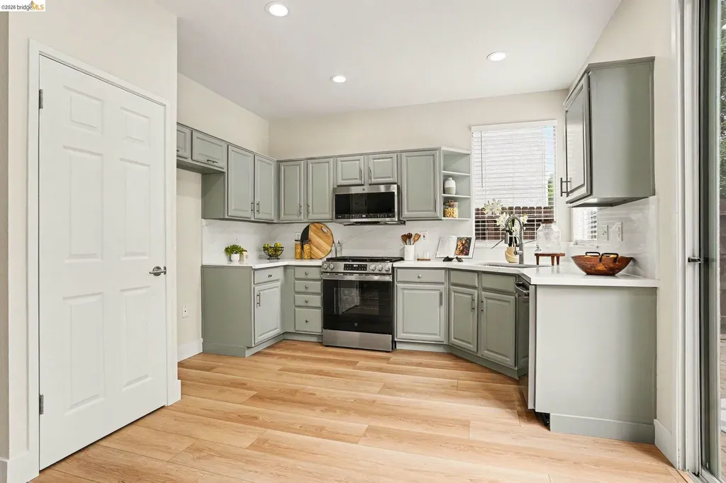 25570 Brookshire Drive Castro Valley CA 94552