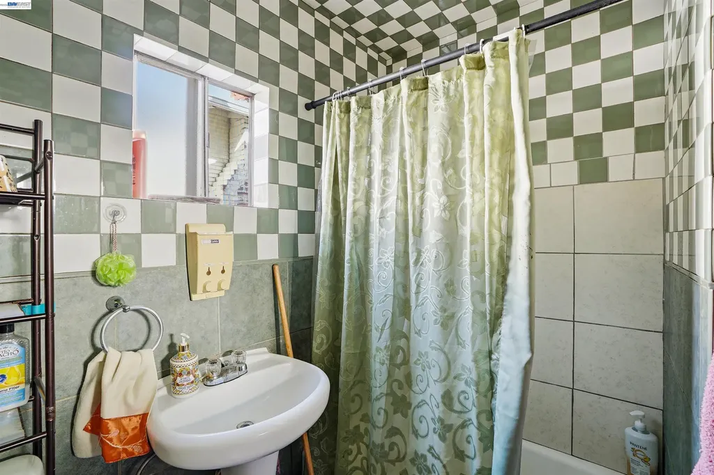 1473 82nd Avenue Oakland CA 94621