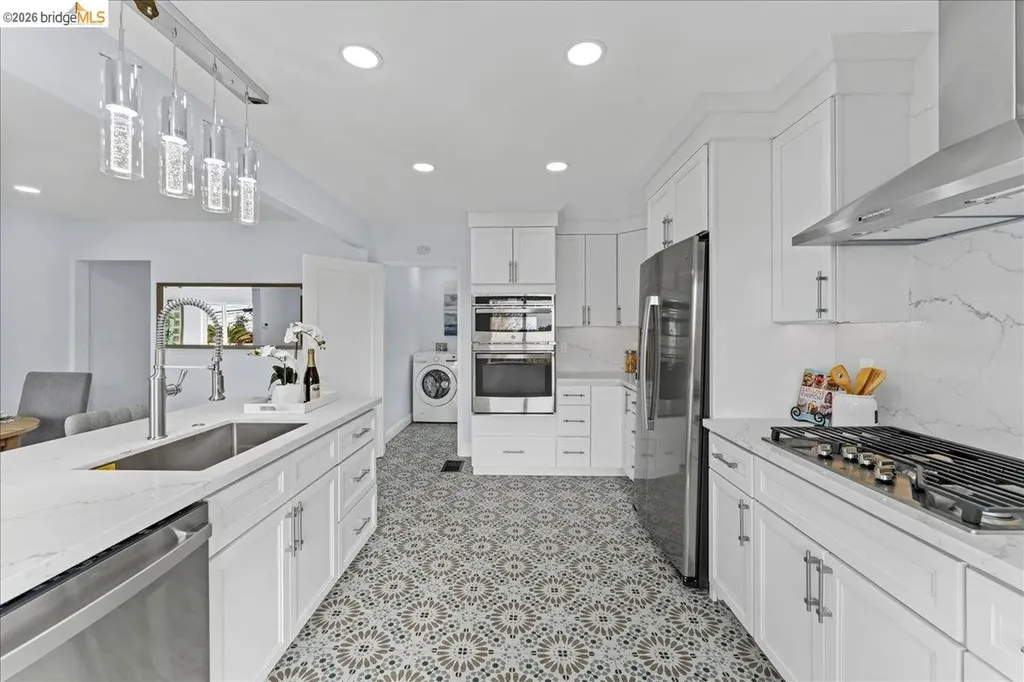 6032 Mauritania Avenue Oakland CA 94605
