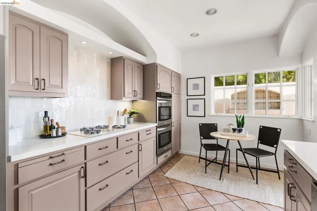 6181 Contra Costa Road Oakland CA 94618