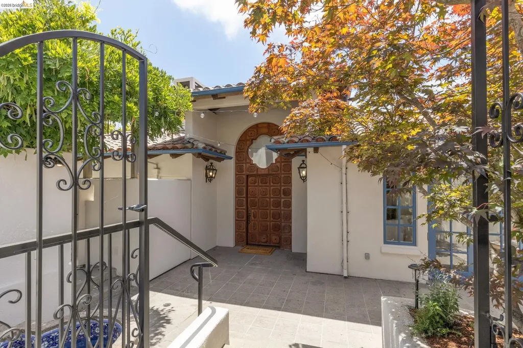 6181 Contra Costa Road Oakland CA 94618