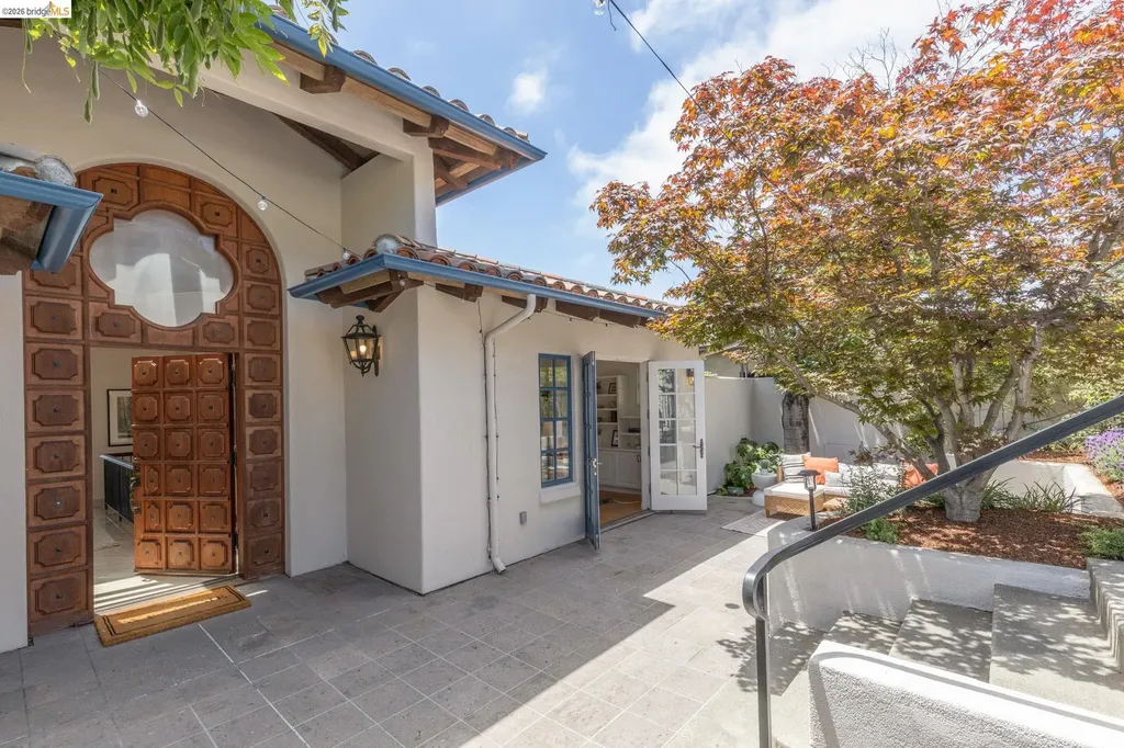 6181 Contra Costa Road Oakland CA 94618