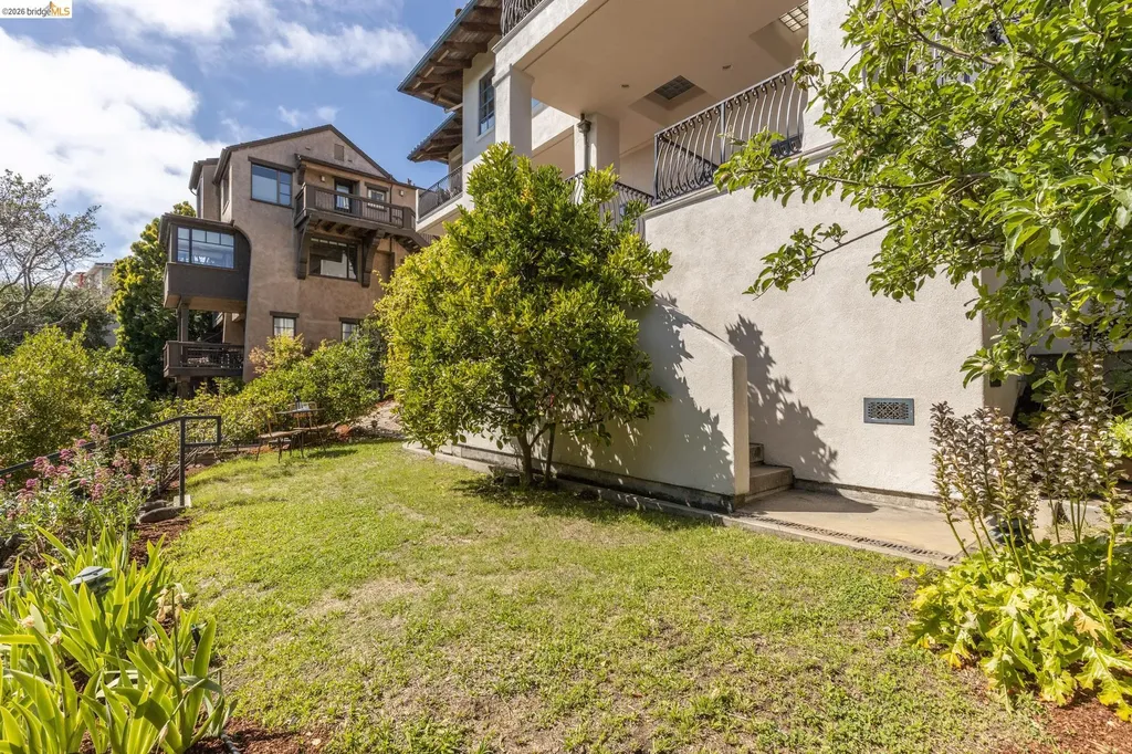 6181 Contra Costa Road Oakland CA 94618