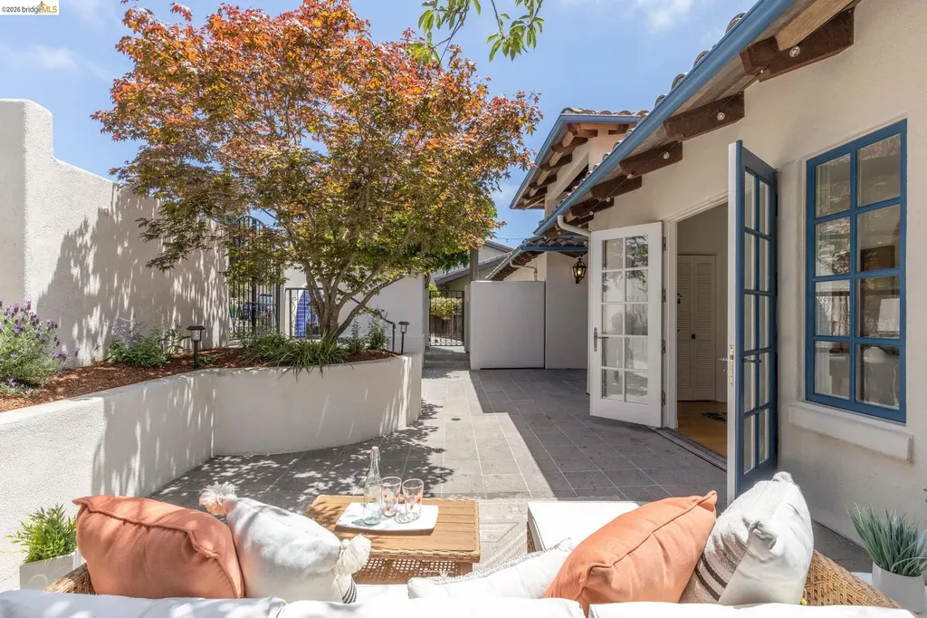 6181 Contra Costa Road Oakland CA 94618