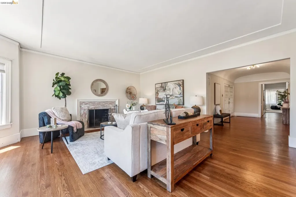 455 Lagunitas Avenue Oakland CA 94610