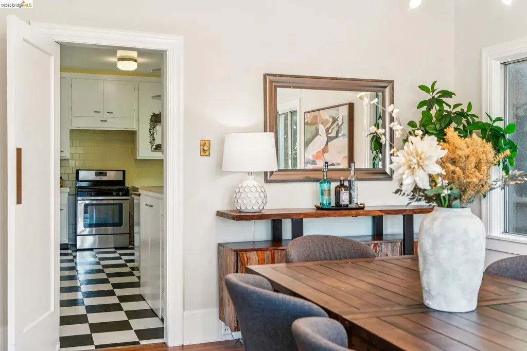455 Lagunitas Avenue Oakland CA 94610