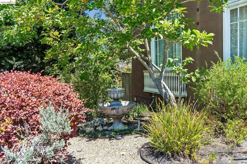 455 Lagunitas Avenue Oakland CA 94610