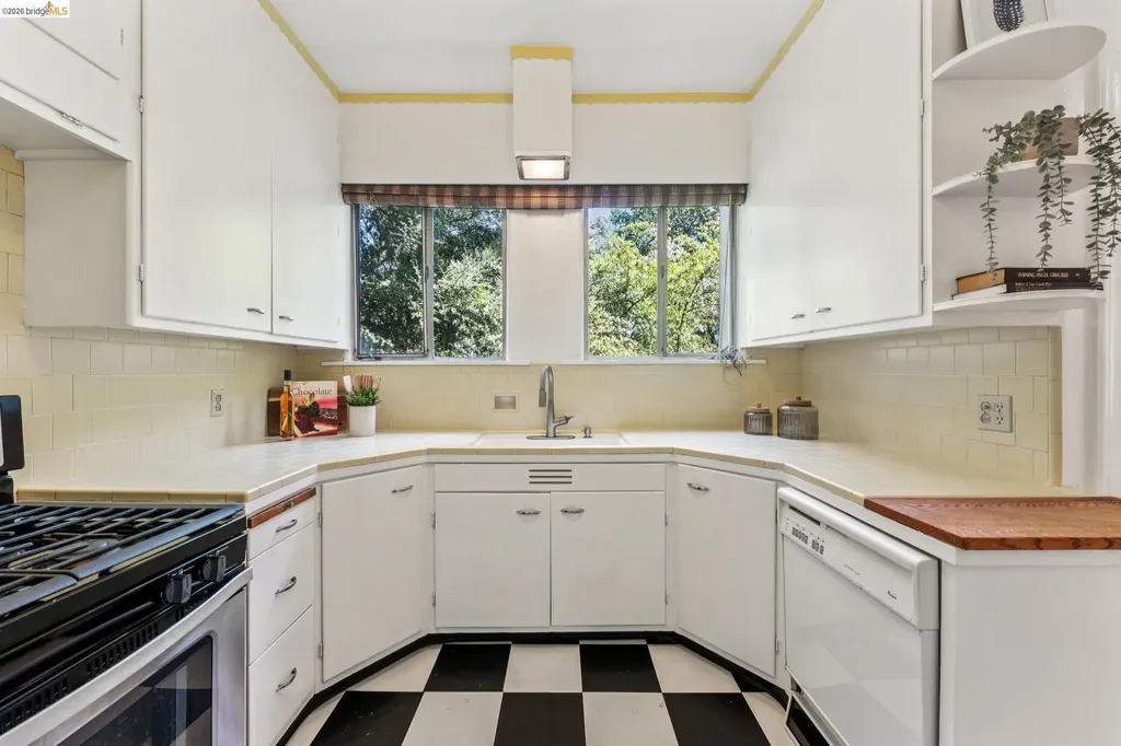455 Lagunitas Avenue Oakland CA 94610