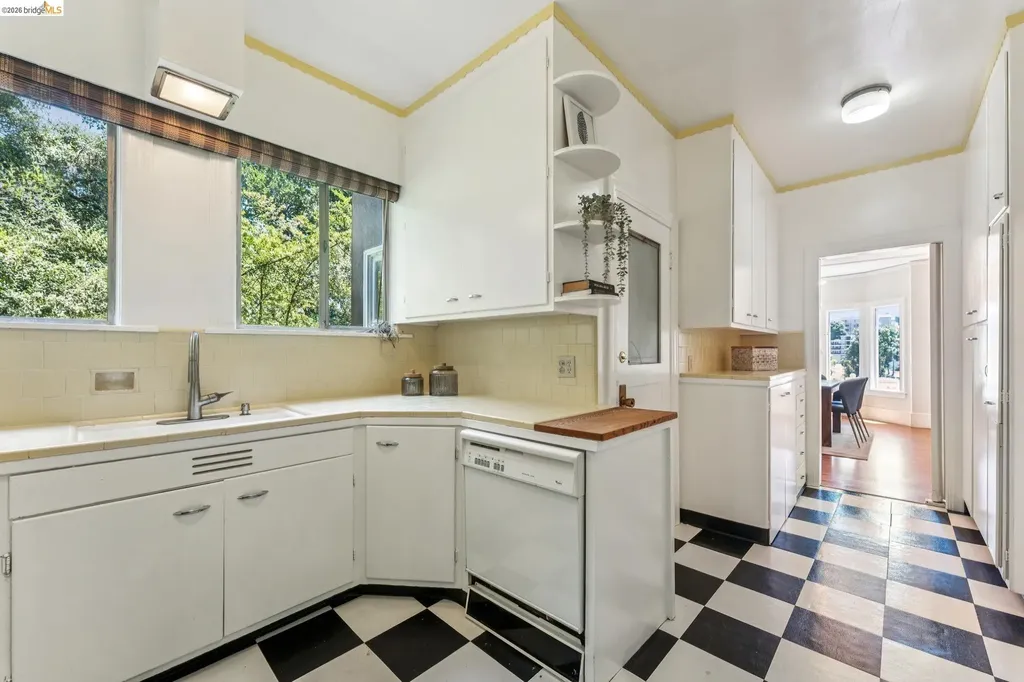 455 Lagunitas Avenue Oakland CA 94610