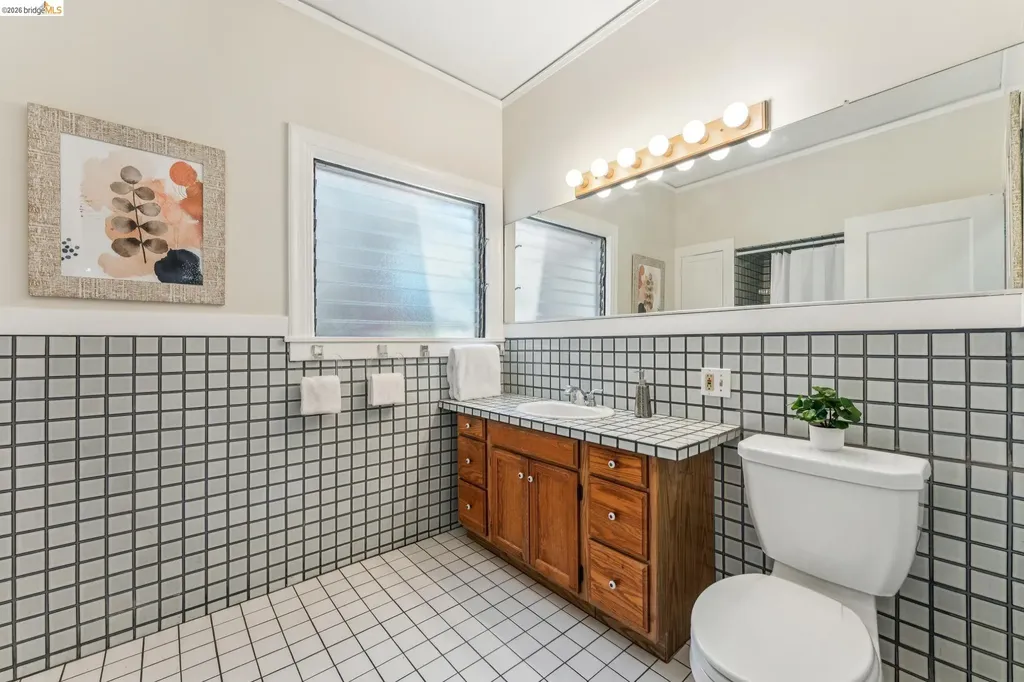 455 Lagunitas Avenue Oakland CA 94610