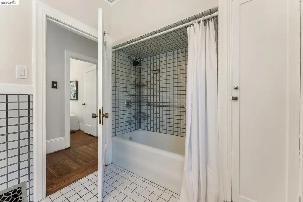 455 Lagunitas Avenue Oakland CA 94610