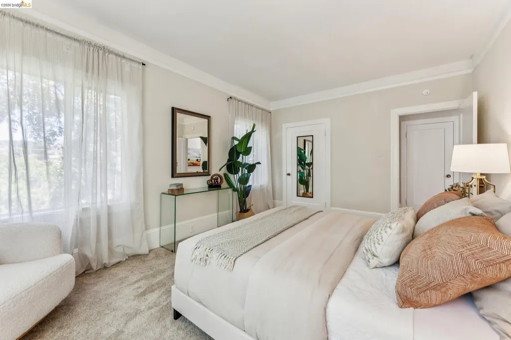 455 Lagunitas Avenue Oakland CA 94610