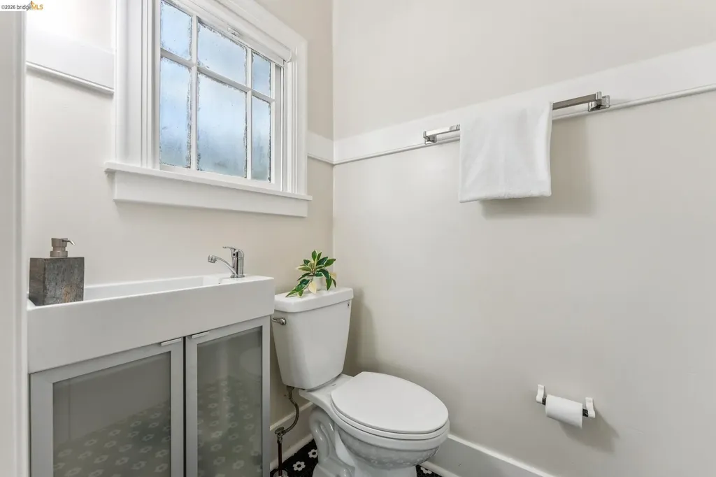 455 Lagunitas Avenue Oakland CA 94610