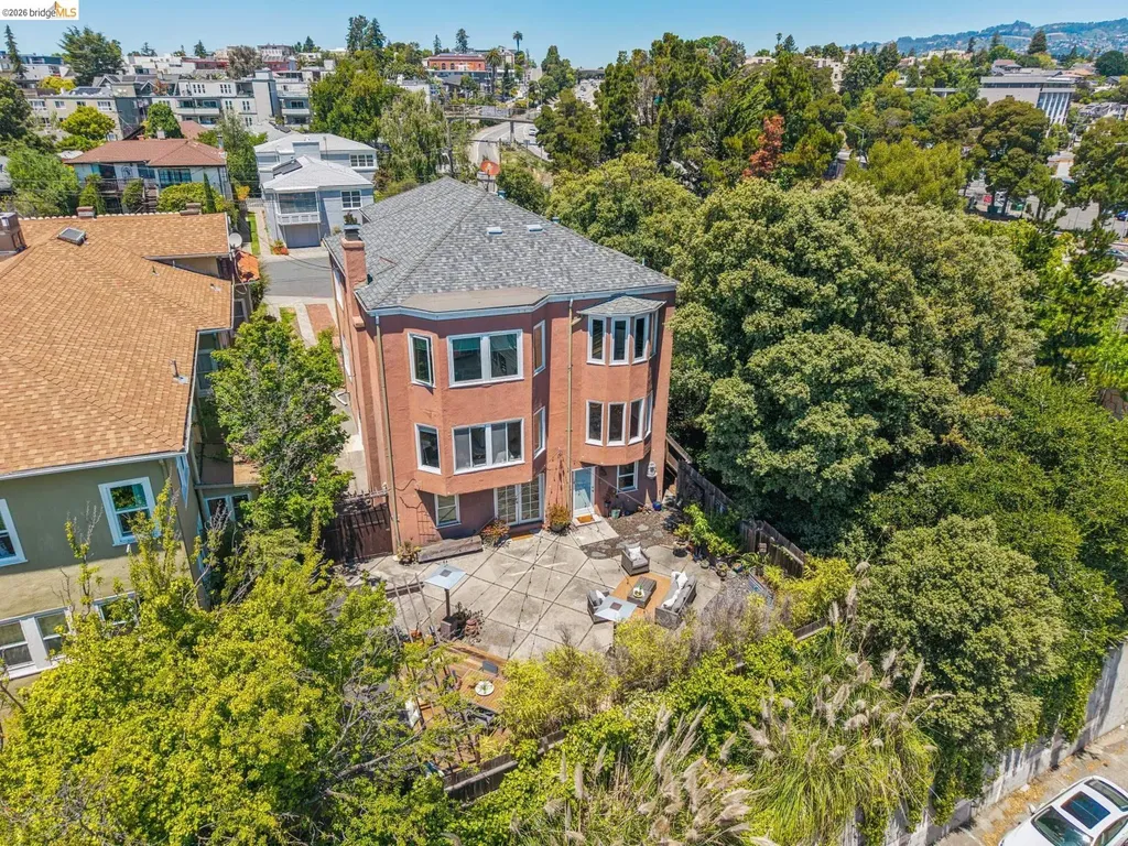 455 Lagunitas Avenue Oakland CA 94610